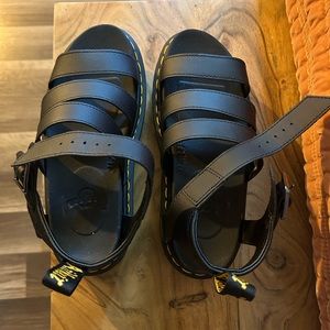 Dr. Martens size 6. Worn once.